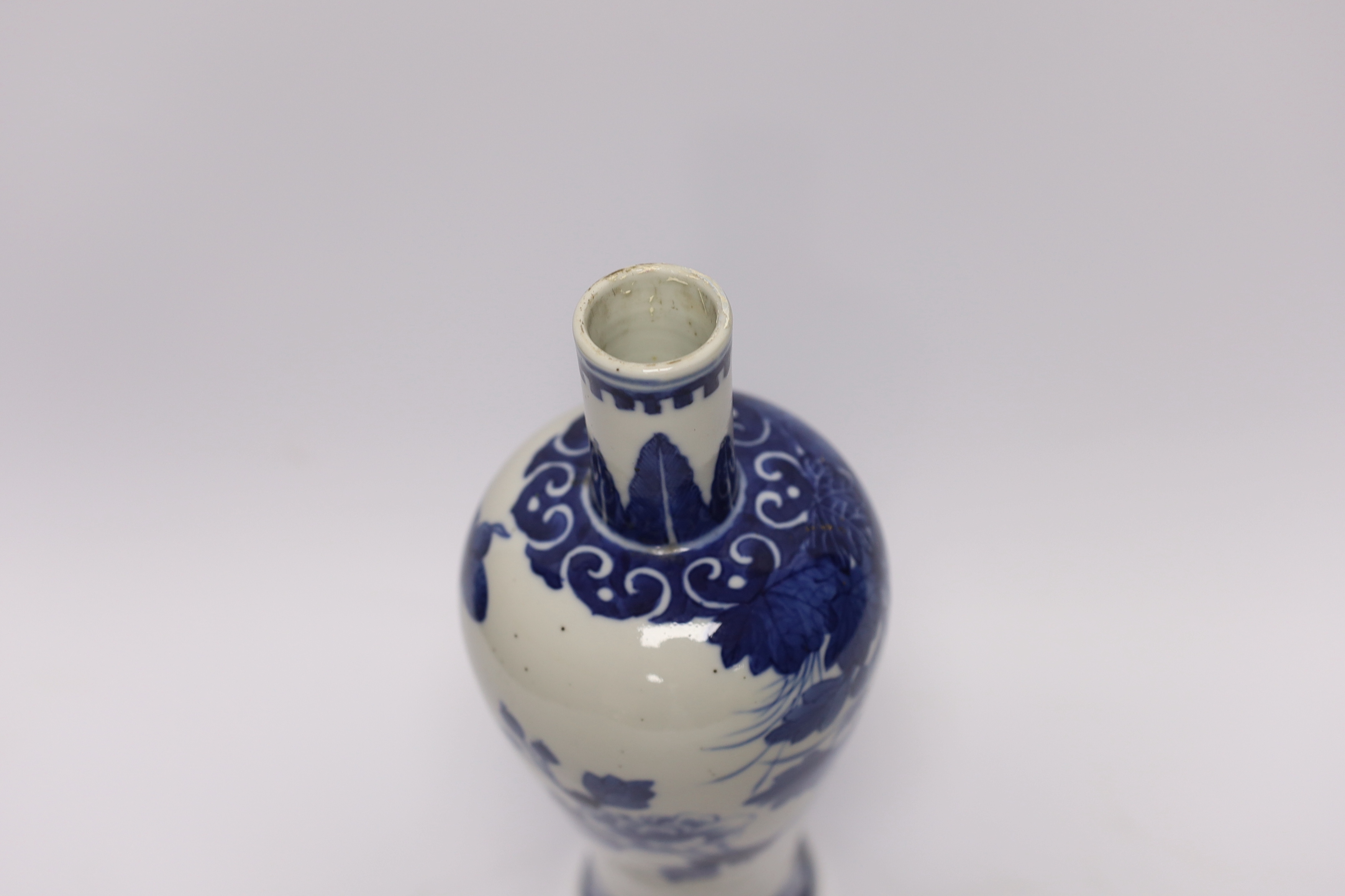 An early 20th century Chinese blue and white vase, apocryphal Kangxi mark 25.5cm